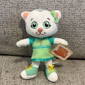 Daniel Tiger's Neighborhood - 7” plush Katerina - new with tags
